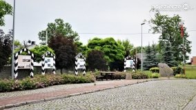 Na granicy dwóch zaborów