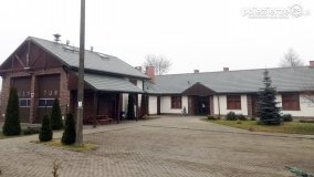 Szklany Tur. Butelka w kształcie kałasznikowa