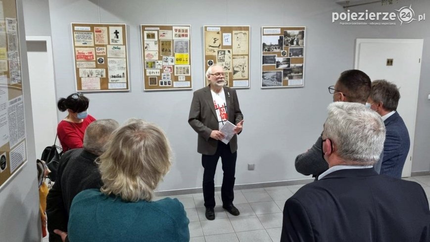 „Orła WRON-a nie pokona”... Wystawa w Bibliotece Publicznej w Swarzędzu