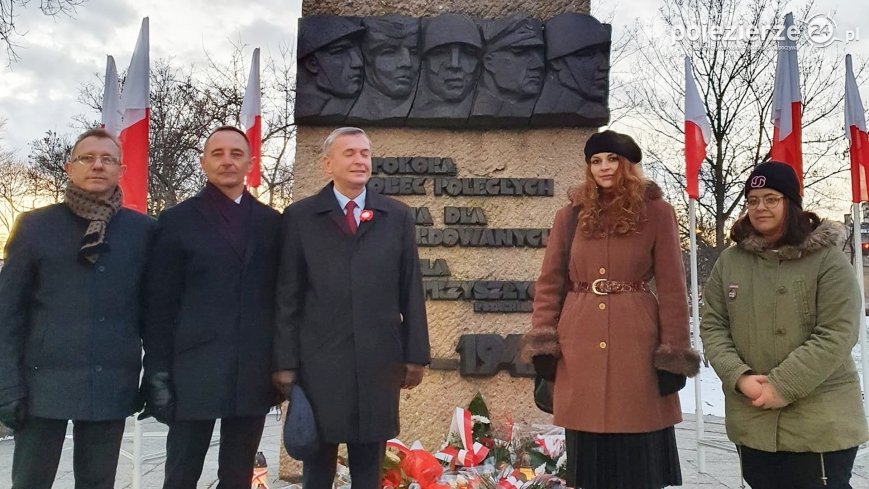 „Z pokorą wobec poległych, z czcią dla zamordowanych, z myślą o przyszłości”