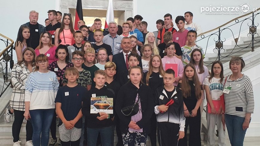 Młodzież z Niechanowa zwiedziła parlament