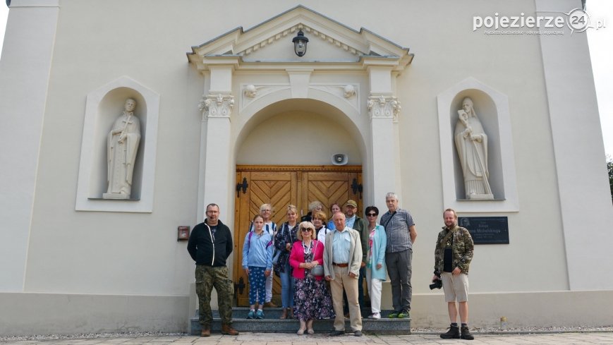 Poznali sekrety kościoła i pałacu w Niechanowie