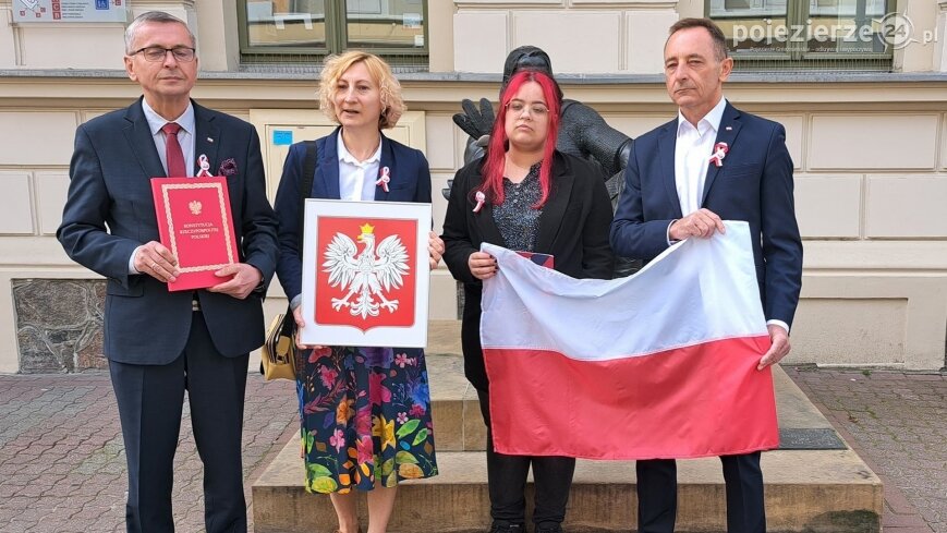 Gnieźnieńska Lewica promowała symbole narodowe