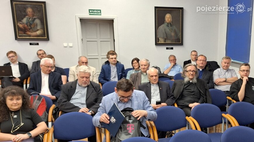 Zjazd i sesja naukowa archiwistów kościelnych w Gnieźnie