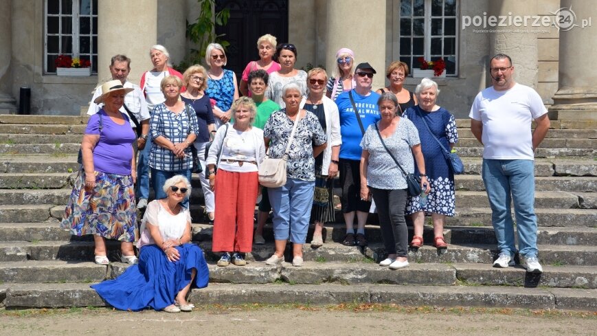 Seniorzy z Poznania zrelaksowali się w pałacu w Czerniejewie