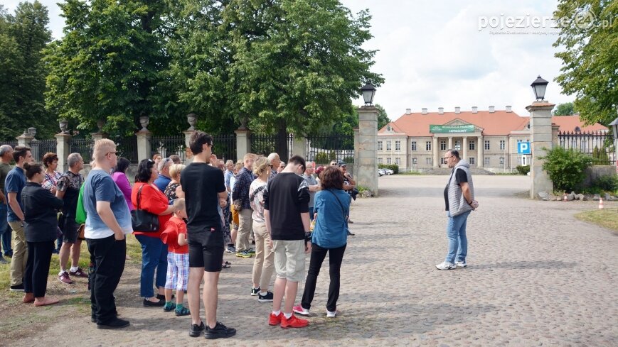 Wakacyjne zwiedzanie pałacu w Czerniejewie!