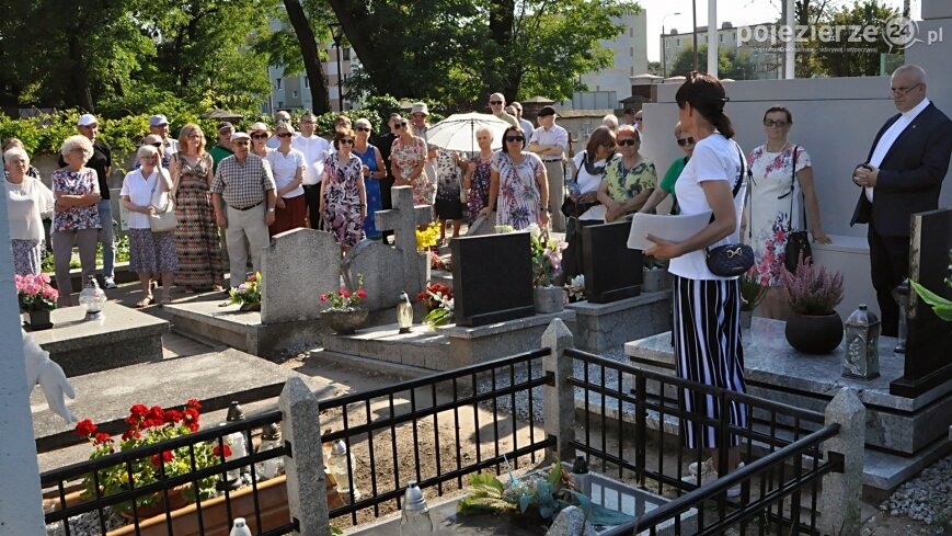 Spacer historią ludzi pisany