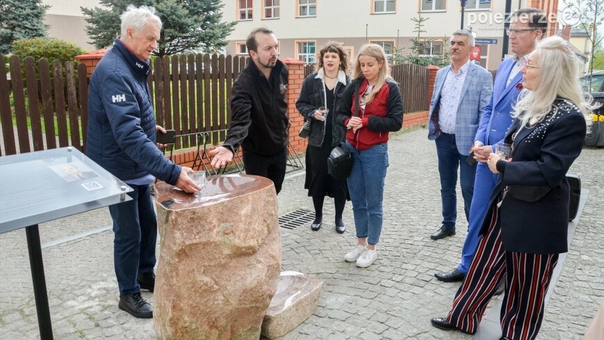 Na ulicy Wodnej w Żninie trysnęła woda. Napijesz się i wysłuchasz legendy!