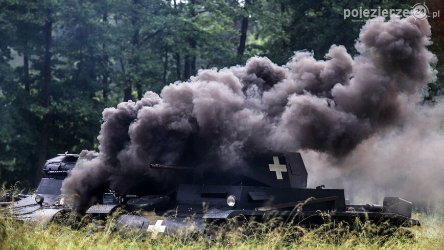 W Pałacu Lubostroń wybuchy i tankietki w akcji