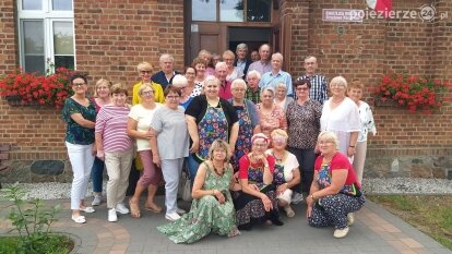 „Na stołach królowała  kaczka, czernina, pyzy, modra kapusta...”