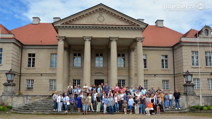 Pałac w Czerniejewie oblegany przez turystów!