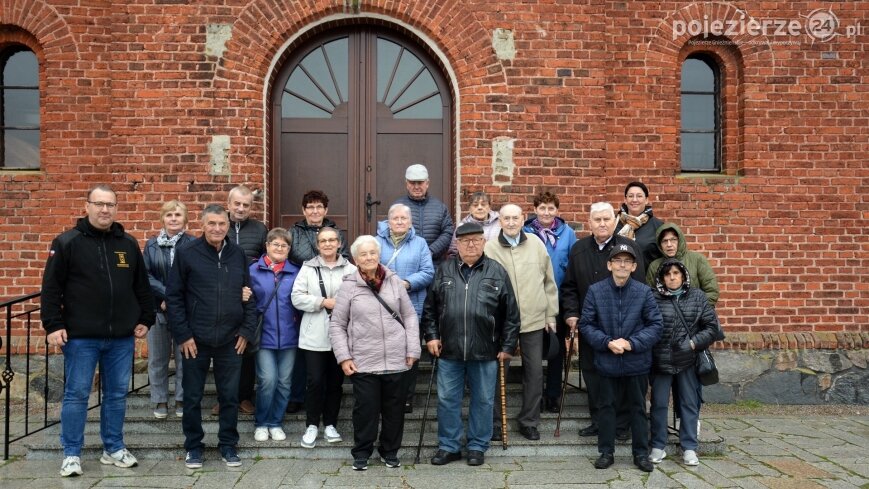 Seniorzy ze Zdziechowy poznawali gminę Gniezno!