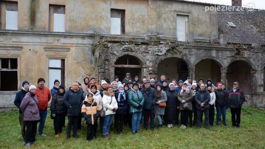 Powędrowali śladami Paruszewskich i Wendorffów, czyli do Dziadkowa i Mielna