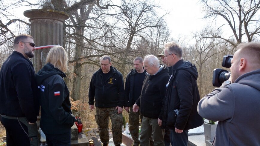 Na ratunek zabytkowej kolumnie powstańca listopadowego na cmentarzu w Sławnie!