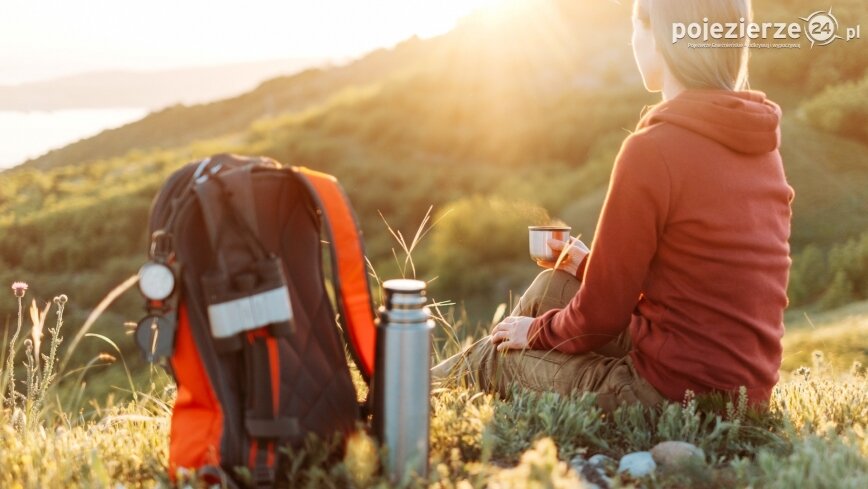 Co warto spakować do plecaka na piknik nad jeziorem?
