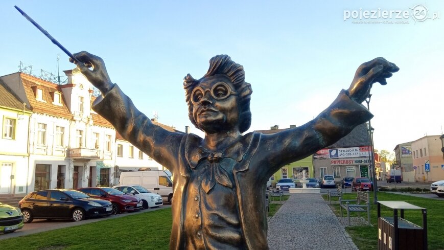 Niezwykła orkiestra gra w różnych częściach Łabiszyna!