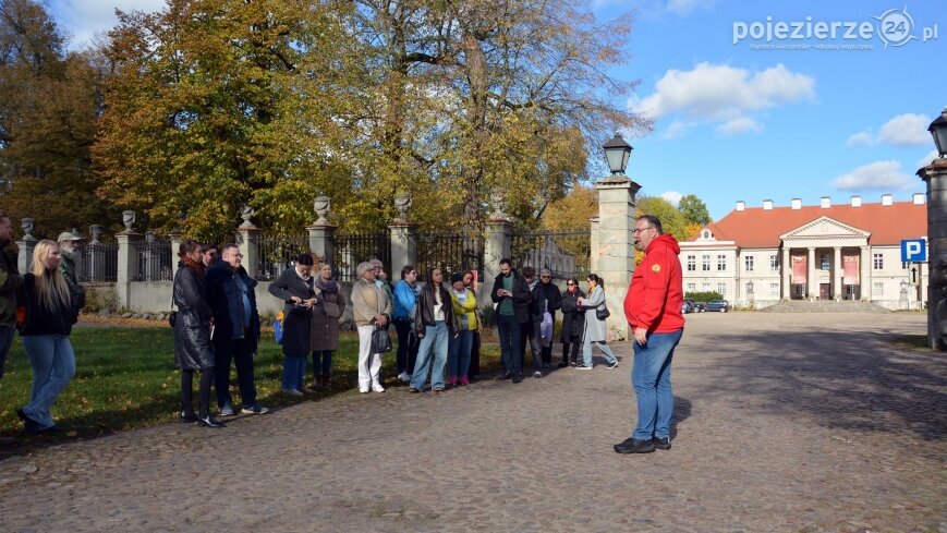 Październikowa wędrówka po pałacu w Czerniejewie