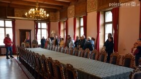 W listopadowej aurze zwiedzali pałac Czerniejewo