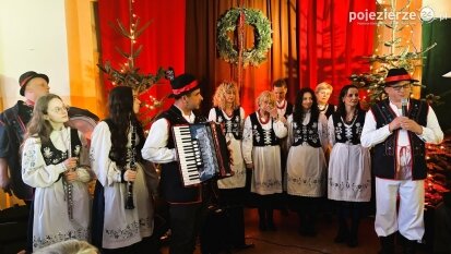Kolędowanie z zespołem „Modraki” z Kaszub w Pałacu w Zdziechowie