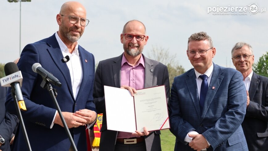 Powiat Gnieźnieński stawia na sport. Powstanie nowe boisko piłkarskie