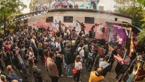 Muzyk z Turcji, dj’ka z Karaibów i Jan Holoubek – rusza lato pełne kultury w Latarni na Wenei!