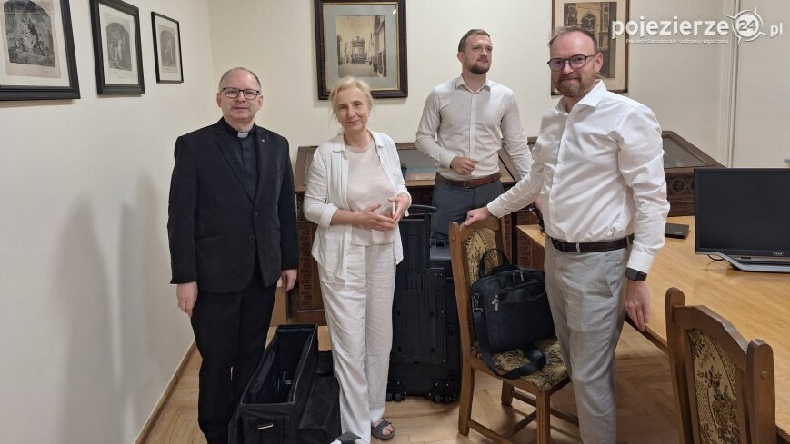 Specjalistyczne badania Ewangeliarza Kruszwickiego z XII wieku