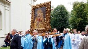 Rzesze wiernych na odpuście w Sanktuarium Maryjnym w Dąbrówce Kościelnej