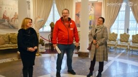 W listopadowej aurze zwiedzali pałac Czerniejewo - zdjęcie 24