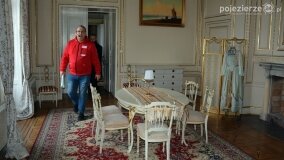 W listopadowej aurze zwiedzali pałac Czerniejewo - zdjęcie 13