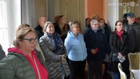 W listopadowej aurze zwiedzali pałac Czerniejewo - zdjęcie 12