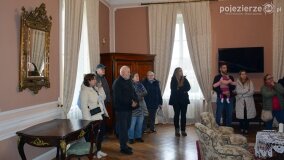 W listopadowej aurze zwiedzali pałac Czerniejewo - zdjęcie 11