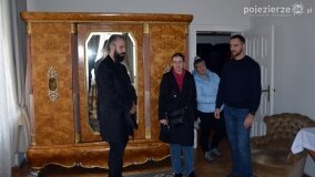 W listopadowej aurze zwiedzali pałac Czerniejewo - zdjęcie 7