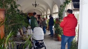 W listopadowej aurze zwiedzali pałac Czerniejewo - zdjęcie 5