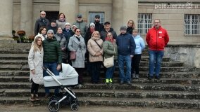 W listopadowej aurze zwiedzali pałac Czerniejewo - zdjęcie 3