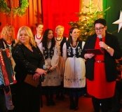 Kolędowanie z zespołem „Modraki” z Kaszub w Pałacu w Zdziechowie - zdjęcie 3