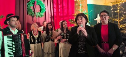 Kolędowanie z zespołem „Modraki” z Kaszub w Pałacu w Zdziechowie