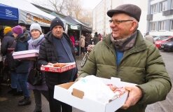 Tłusty Czwartek w Gminie Gniezno po raz kolejny przyciągnął miłośników wyjątkowych, domowych pączków - zdjęcie 12