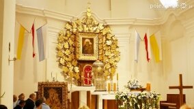 Rzesze wiernych na odpuście w Sanktuarium Maryjnym w Dąbrówce Kościelnej - zdjęcie 34