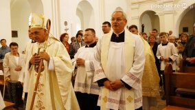 Rzesze wiernych na odpuście w Sanktuarium Maryjnym w Dąbrówce Kościelnej - zdjęcie 31
