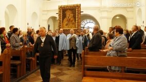 Rzesze wiernych na odpuście w Sanktuarium Maryjnym w Dąbrówce Kościelnej - zdjęcie 30