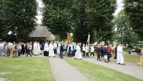 Rzesze wiernych na odpuście w Sanktuarium Maryjnym w Dąbrówce Kościelnej - zdjęcie 27