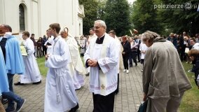Rzesze wiernych na odpuście w Sanktuarium Maryjnym w Dąbrówce Kościelnej - zdjęcie 25