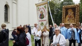 Rzesze wiernych na odpuście w Sanktuarium Maryjnym w Dąbrówce Kościelnej - zdjęcie 24