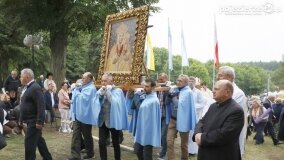 Rzesze wiernych na odpuście w Sanktuarium Maryjnym w Dąbrówce Kościelnej - zdjęcie 22