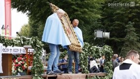 Rzesze wiernych na odpuście w Sanktuarium Maryjnym w Dąbrówce Kościelnej - zdjęcie 19