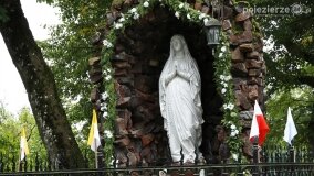 Rzesze wiernych na odpuście w Sanktuarium Maryjnym w Dąbrówce Kościelnej - zdjęcie 13
