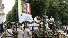 Rzesze wiernych na odpuście w Sanktuarium Maryjnym w Dąbrówce Kościelnej - zdjęcie 12