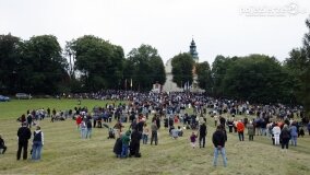 Rzesze wiernych na odpuście w Sanktuarium Maryjnym w Dąbrówce Kościelnej - zdjęcie 1