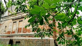 Romantyczna ruiny w Dąbrówce Ludomskiej - zdjęcie 3