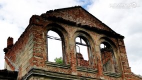 Romantyczna ruiny w Dąbrówce Ludomskiej - zdjęcie 1